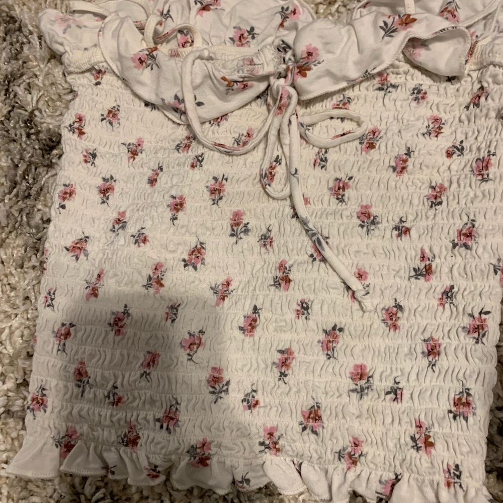 Flower top with strings